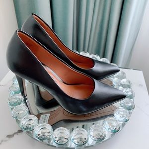 Christian Siriano pump